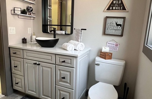 Frank House | Luxury I Hot Tub I Pet Friendly I Mountain Retreat!
