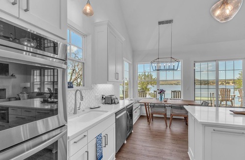 Graford House | Luxury Lakefront Retreat