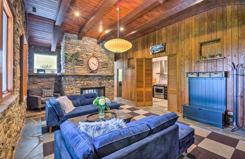 Fairview House | Luxury Lodge on 45 Acres: Patio, Deck & Views!