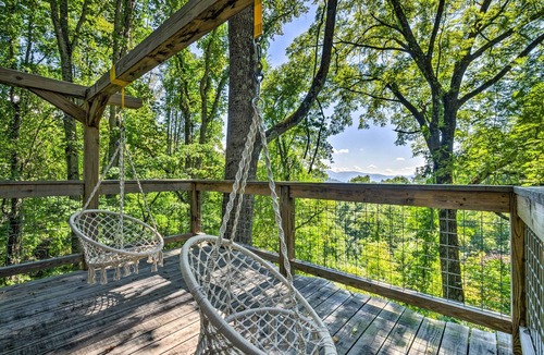 Fairview House | Luxury Lodge on 45 Acres: Patio, Deck & Views!