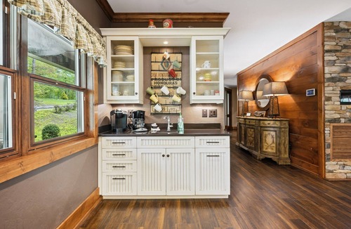 Sapphire House | Luxury Lodge Sleeps 26 Comfortably at Sapphire Valley Resort