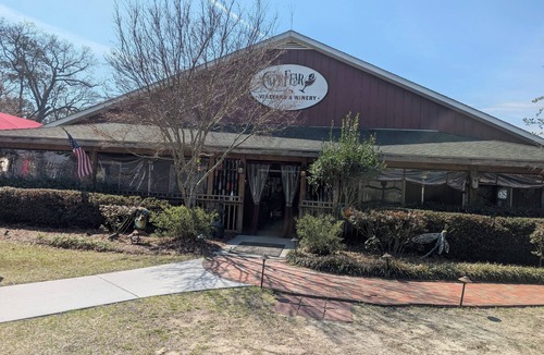 Elizabethtown Resort | Luxury Lodging, Lakefront View, King Bed w/Private Bath, Private Patio, Full Efficiency Kitchen. Pet Friendly
