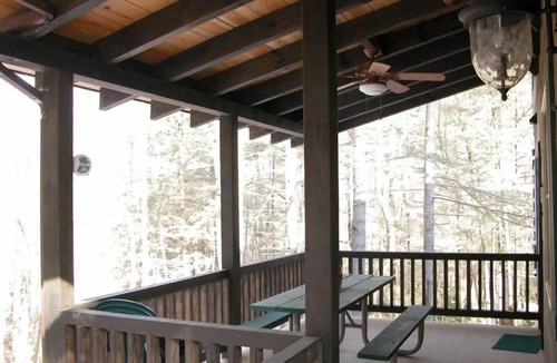 Robbinsville Cabin | Luxury Log Cabin, 4.5 Private Ac. Above Mtn Stream, Hot Tub & Wifi, Paved Dr.