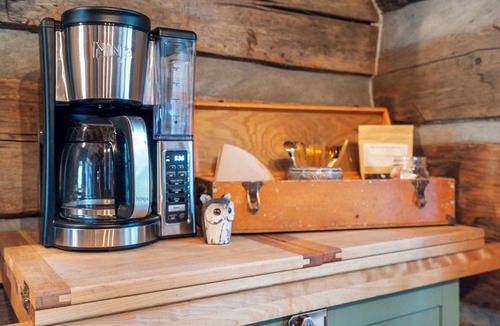 Linville Falls Cabin | Luxury Log Cabin: Scenic Views Near Linville Falls