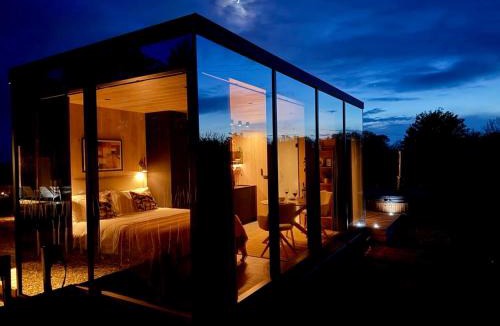 Llangefni House | Luxury Mirror Cabin with Hot Tub & Sauna