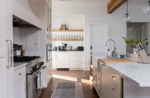 Fletcher Villa | Luxury Modern Farmhouse Villa - 8BR, HotTub & Mtn Views