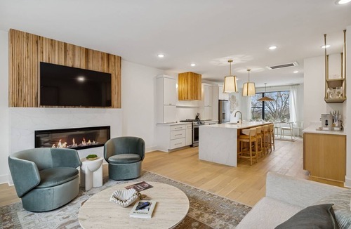Hurwood Heights Condo | Luxury Nash Home w/Rooftop Downtown Skyline Views