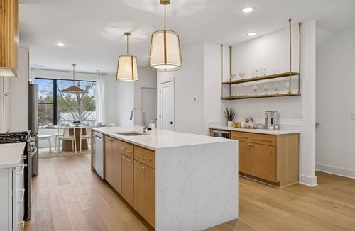 Hurwood Heights Condo | Luxury Nash Home w/Rooftop Downtown Skyline Views