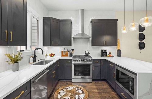 Buena Vista House | Luxury Nashville - Rooftop, FireTable & City Views