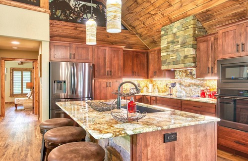 Maggie Valley Cabin | Luxury Newly Built Cabin, 4 King Suites, Sleeps 12 !