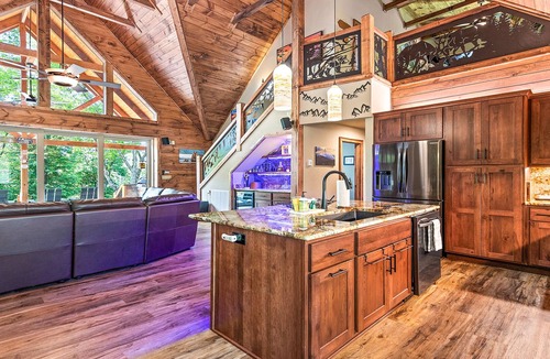 Maggie Valley Cabin | Luxury Newly Built Cabin, 4 King Suites, Sleeps 12 !