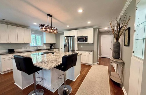 Beaufort House | Luxury Retreat | Chef’s Kitchen & Spa Bath