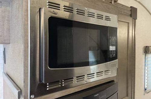 Spring Hill House | Luxury Retreat RV with AC&Heat