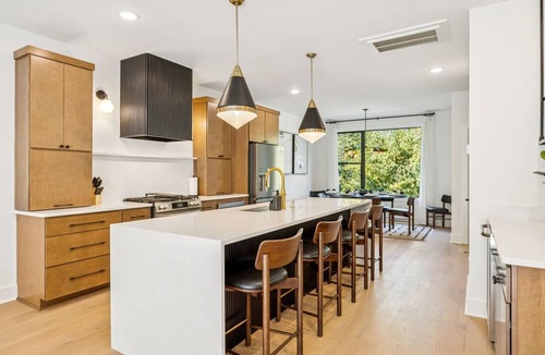 Hurwood Heights Apartment | Luxury retreat with exclusive rooftop hot tub