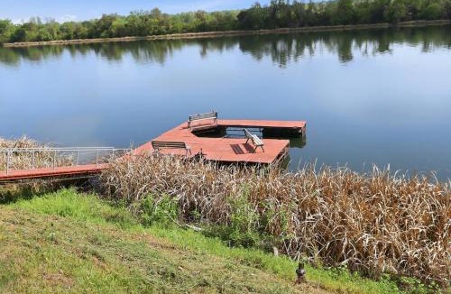 Augusta House | Luxury Riverfront Escape~Pool~BoatSlip~Kayaks~BBQ