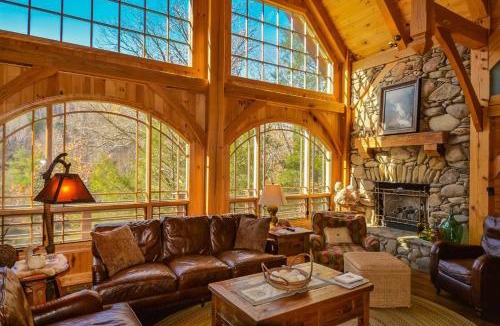 Lansing House | Luxury Riverfront Lodge - Sleeps 12, VIEWS, Fireplaces, Dogs OK