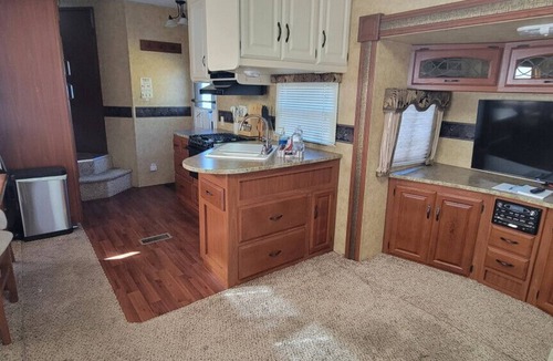 Peletier House | Luxury RV only 3 miles to the Beach, 20 miles to Lejeune and Cherry Point