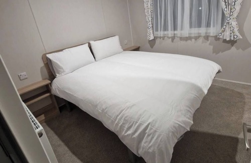 Colchester Cabin | Luxury Static Caravan Sleeps 6 Coopers Beach