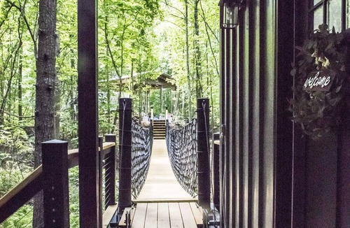 Saluda Cabin | Luxury Treehouse 20 miles from asheville.