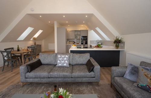 Murthly Cottage | Luxury two Bedroom Converted Steading