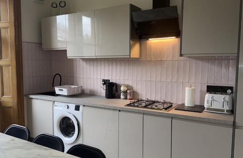 Gifford Apartment | Luxury Victorian 5 bedroom apartment by Lady road apartments