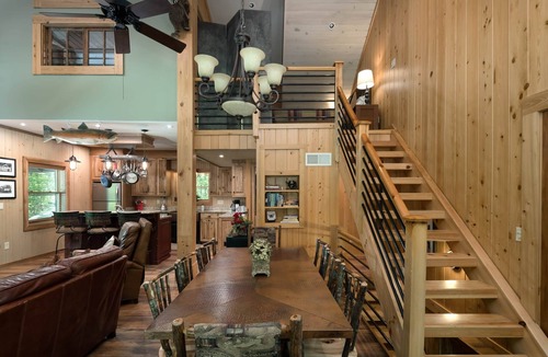 Robbinsville Cabin | Luxury Waterfall Lodge & Guest House with Firepit, Hiking Trails, WiFi, Creek