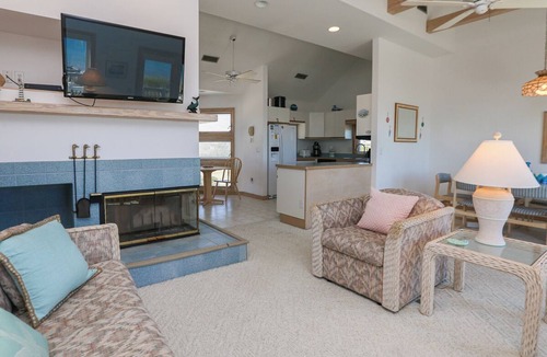 Colington House | MacWater Beach House - Classic 5 BR Oceanfront home in Southern Shores
