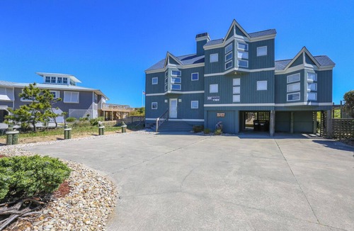 Colington House | MacWater Beach House - Classic 5 BR Oceanfront home in Southern Shores