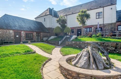 Dawlish House | Madeleine - Hja