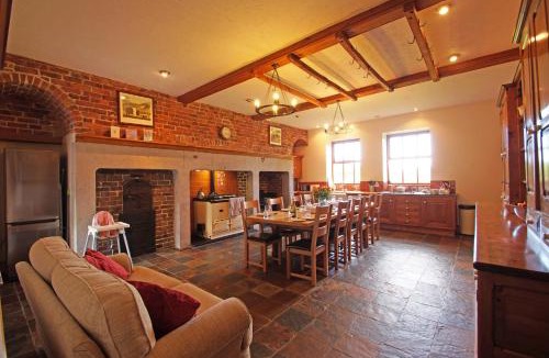 Denbigh House | Maes Mared