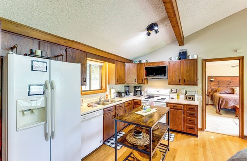 Valley Creek Run House | Maggie Valley Mountain Escape w/Fireplace & Deck!