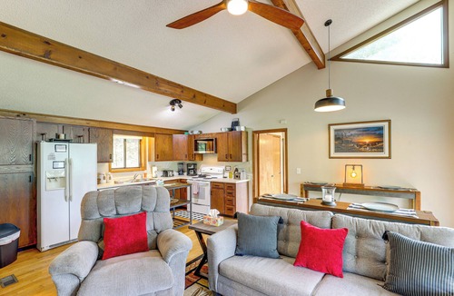 Valley Creek Run House | Maggie Valley Mountain Escape w/Fireplace & Deck!