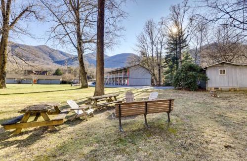 Maggie Valley Apartment | Maggie Valley Studio 6 Mi to Cataloochee Ski Area
