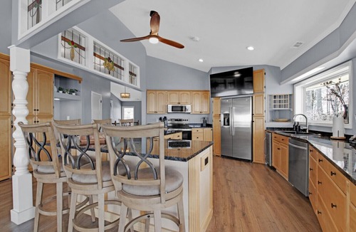 Black Mountain House | Magnificent Panoramic Mountain Views Asheville Hot Tub Golf