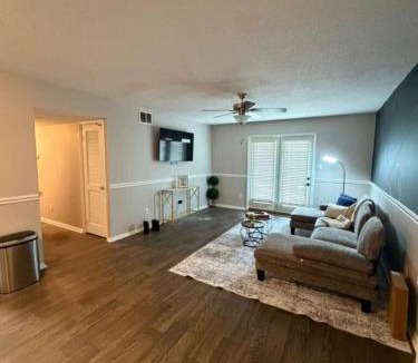 Shannon House | Magnolia Haus Hoover King and Queen Stay E1