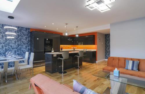 Caversham House | Magnolia House