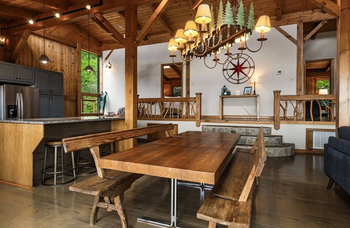 Asheville Cabin | Magnolia Mountain | Views, Jetted Tub, Near Parkway + Biltmore Pass Included