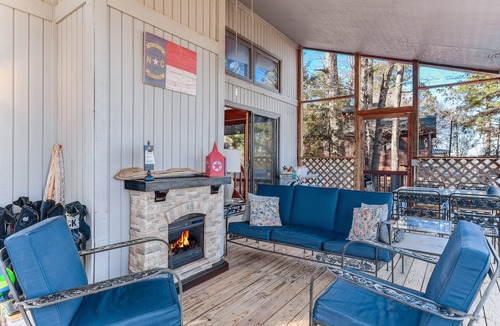 Macon House | Main Lake, Flat Yard, Hanging Bed, Dock, Kayak, Firepit, Screened Porch