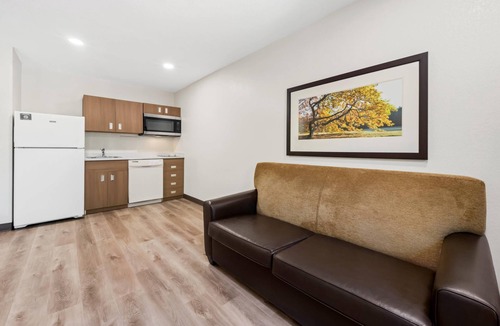 Northeast Raleigh Hotel | MainStay Suites Raleigh North