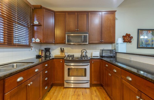 Cheshire House | Maison Reve I 3 BD 2 BA Home in Quaint Cheshire Village
