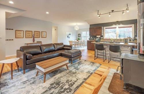 Gerton House | Majestic Cabin | Modern, Hot Tub, & Game Room