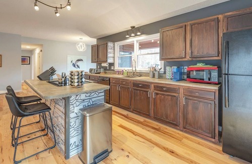 Gerton House | Majestic Cabin | Modern, Hot Tub, & Game Room