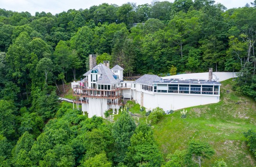 Highlands House | Majestic Mountain Chateau with 20 mile view