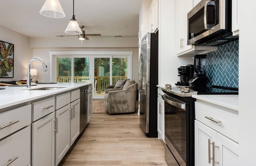 Bermuda Bay House | Malibu Sunset 2 Bedroom at Cambridge Cove With Private Hot Tub!