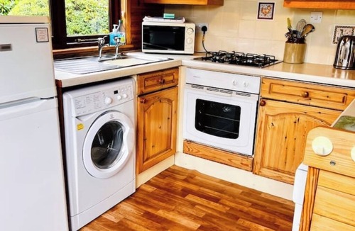 Pocklington Cabin | 'Mallard' - Secluded Rustic Lodge - Fishermans dream!nn
