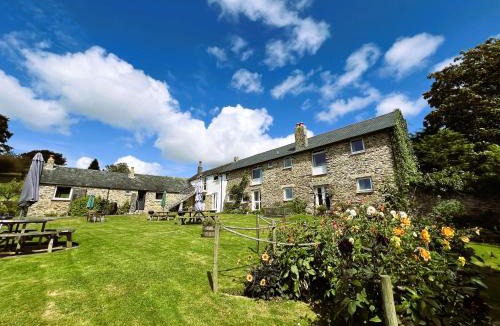 Lanteglos Apartment | Malt-Barn Conversion, with access to Pool & Hot Tub-at Fox Valley Cottages