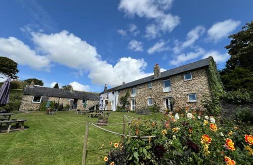 Lanteglos Apartment | Malt-Barn Conversion, with access to Pool & Hot Tub-at Fox Valley Cottages