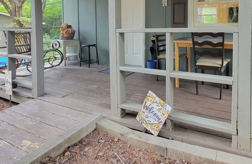 Qualla Cabin | *Mama Bear* Bear-A-Dice CABINS Hot tub firepit BBQ hiking trails near Cassino