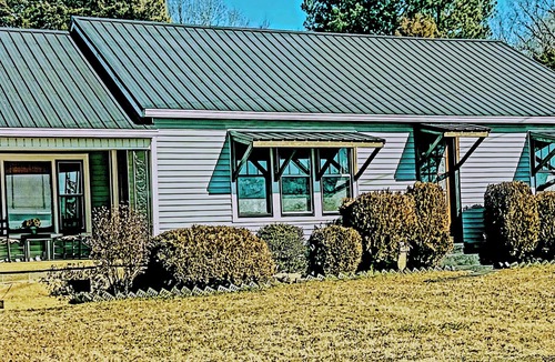 Como House | Mama Jean's Pillowville Home- Charming 2-bedroom house in Gleason with WiFi