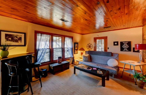 Como House | Mama Jean's Pillowville Home- Charming 2-bedroom house in Gleason with WiFi